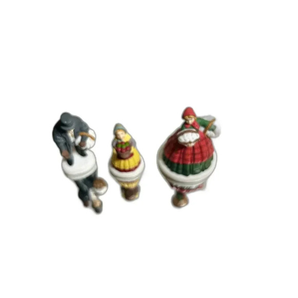 Dept 56 - The Spirit of Giving - Set of 3 - 58322 The Heritage Collection - Picture 9 of 10